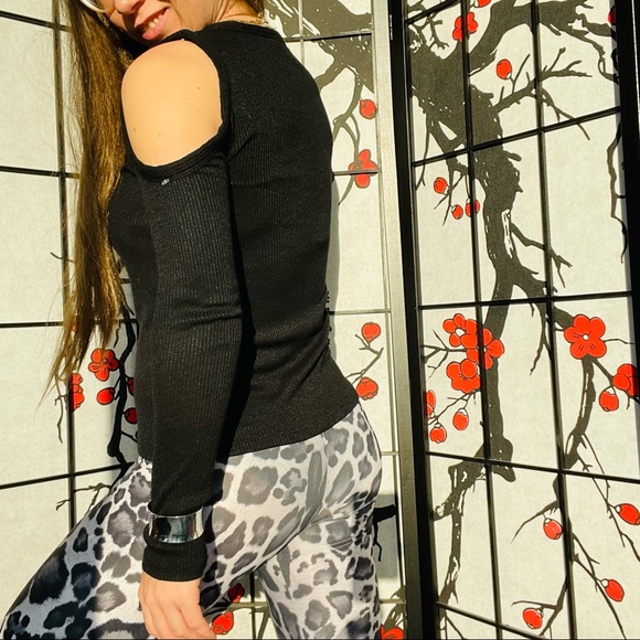 rag & bone Cut Out Cold Shoulder Crew Fitted Black Sweater Long Sleeves Stretchy - Picture 5 of 16